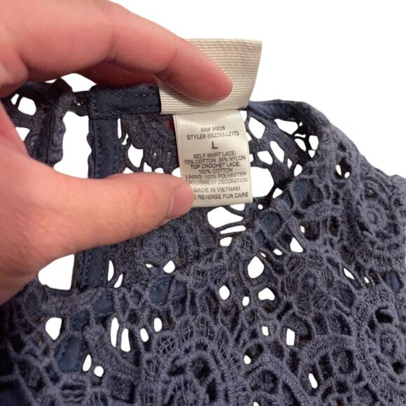 Daytrip Blue Crochet Floral Lace Mock Neck Bling Tank Top Women's Size Large - Picture 4 of 7